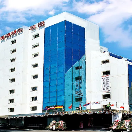 Insadong Crown Hotel Отели рядом с достопримечательностью «Галерея «Топгоал Арт»»