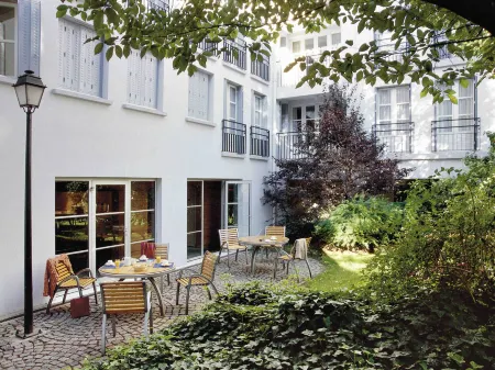Aparthotel Adagio Paris Montmartre Отели рядом со станцией Париж Гаре де ль- Эст