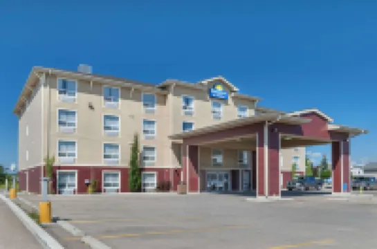 Days Inn & Suites by Wyndham Cochrane Hotels in 