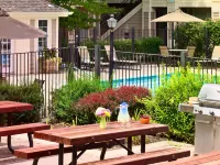 Sonesta ES Suites Montgomery - Rooftop Pools