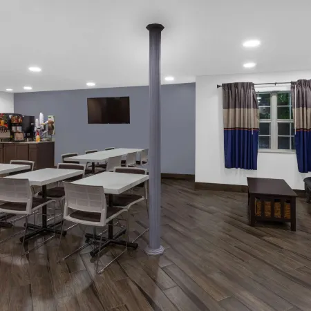 Microtel Inn & Suites by Wyndham BWI Airport Baltimore Отели в г. Линтикум