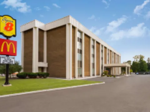 Super 8 by Wyndham Liverpool/Syracuse North Airport Hotels in Onondaga County