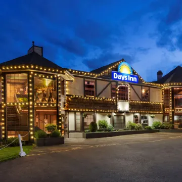 Days Inn by Wyndham Victoria Uptown Hotels near Victoria Public Librairy
