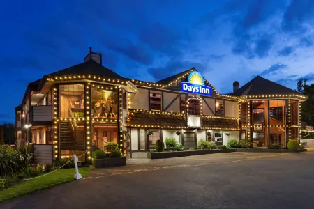 Days Inn by Wyndham Victoria Uptown Отели рядом с достопримечательностью «Парк штата Голдстрим»