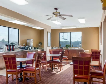 Econo Lodge by Choice Greenville