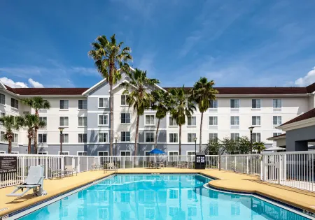 Homewood Suites by Hilton Gainesville Отели рядом с достопримечательностью «Канапаха Ботаникал Гарденс»