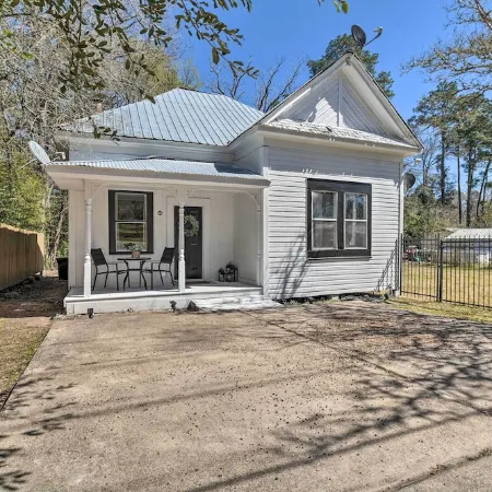 Cozy Livingston House w/ Fenced Yard + Patio!