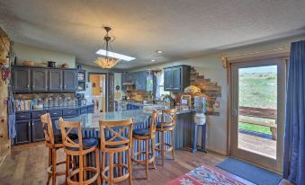 Cozy Black Hills Home 13 Acres w/ Deck & Views!