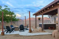 Alana House - Pool, Hot Tub, BBQ, Fire Pit + Walk to Hikes! 4 Bedroom Home by Redawning Hotels in Joshua Tree