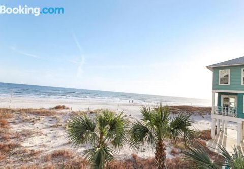 2Br/2Ba Sleeps 8, Beachfront w/ Pool