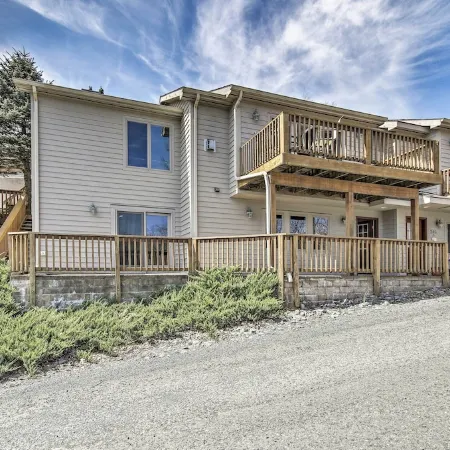 Deep Creek Lake Townhome w/ Deck & Water Views