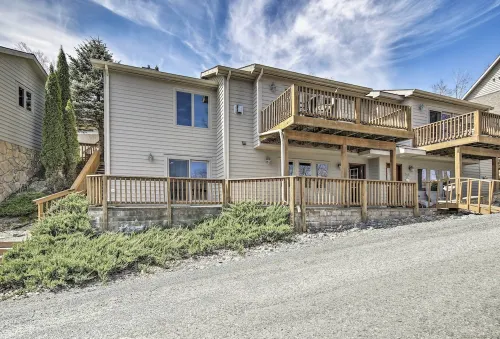 Deep Creek Lake Townhome w/ Deck & Water Views - 3-Star