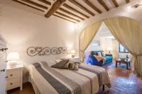 Apartment in the Heart of Radicondoli with Views over the Hills and Wi-Fi