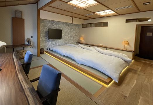 료칸 사쿠나미 온센 유노하라 호텔의 아름다운 내부 전경