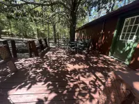 Lake Side Three Bedroom, Two Bath House on Lake Ouachita with Private Hot Tub. by RedAwning Hôtels à : Center Township