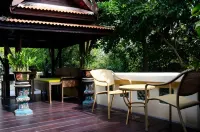 Zantiis Ndol Villas Hotels near Wat Hew Lad