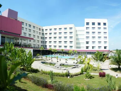 Asialink Premier Hotel Karawang Hotel dekat Toko LIE, "hasil keringat" Stasiun Cikampek