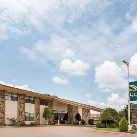 Quality Inn Magnolia