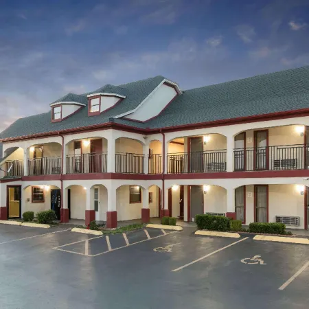 Super 8 by Wyndham Norman West