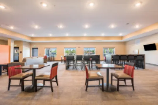 哥倫布瑪麗斯維爾西北舒適套房酒店 馬里斯維爾酒店