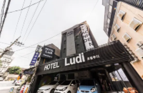 Shinchon Hotel Ludi 新村駅周辺のホテル