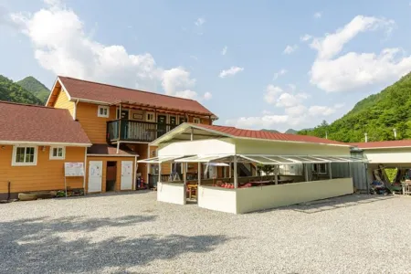 Danyang Apple Maru Pension Отели рядом с достопримечательностью «Guinsa Temple»