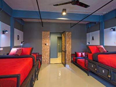 Amity Poshtel