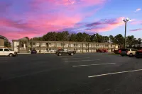 Rodeway Inn - parking