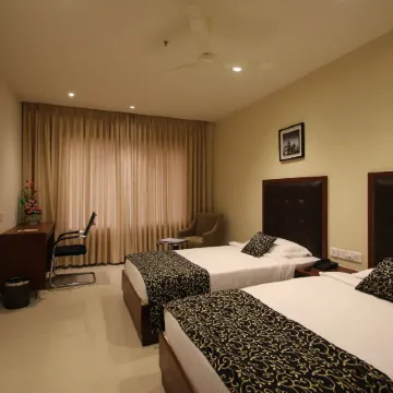 Hotel Hyderabad Grand Отели рядом с достопримечательностью «Конгресс-центр MS в Хайдарабаде»