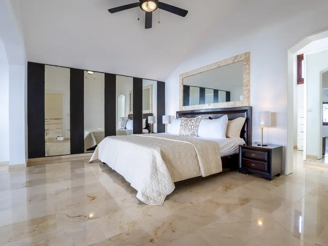Beachfront 8br Villa With Pool & Maid *Los Corales - Punta Cana