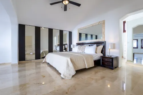 Beachfront 8Br Villa with Pool & Maid *Los Corales - 빌라