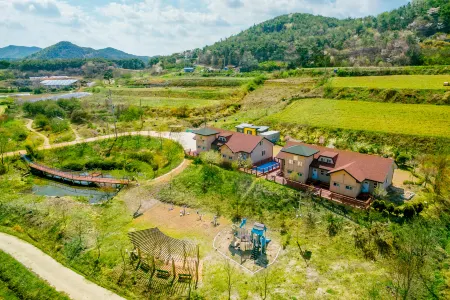 Gochang Sunonsan Pungyeongpension Отели рядом с достопримечательностью «Chan Yun Temple»