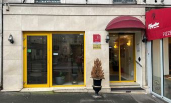 121 Paris Hotel