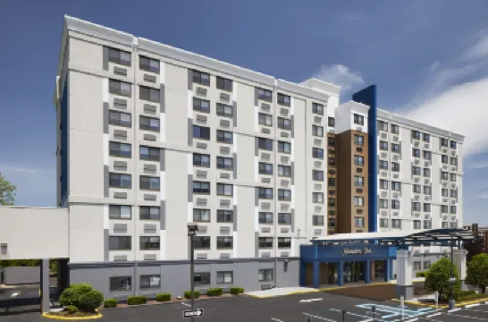 Hampton Inn by Hilton Newark Airport Hotels near Newark Station