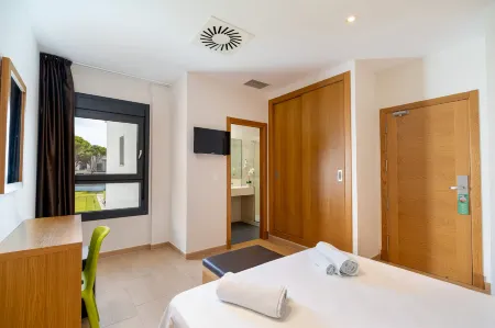 Al Sur Apartamentos Turísticos Отели рядом с достопримечательностью «Camping La Rana Verde»