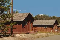 Lake Lodge Cabins - Inside the Park Hotels near متنزه يلوستون الوطني