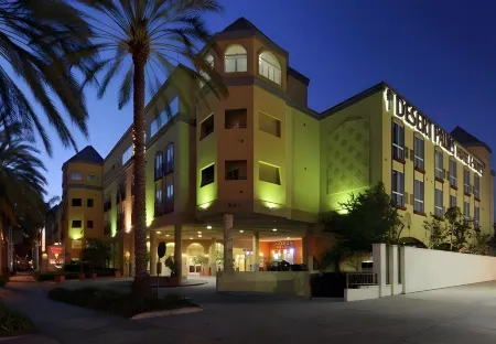 Desert Palms Hotel & Suites Anaheim Resort