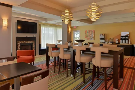 Holiday Inn Express & Suites Ironton Отели в г. Перри Тауншип