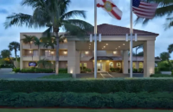 Fairfield Inn & Suites Palm Beach Hotels near Mar-a-Lago Club