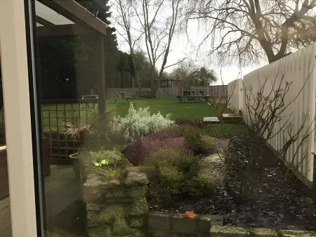 The Wishing Well Отели рядом с достопримечательностью «Birchgrove Garden Centre»