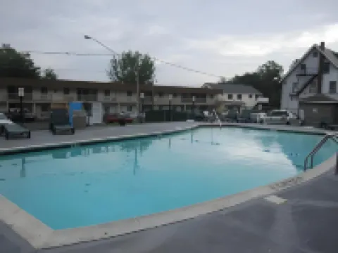 喬治湖豪生酒店