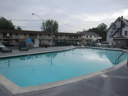 Howard Johnson by Wyndham Lake George