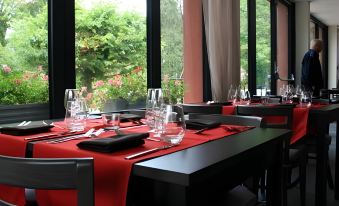 Hotel Restaurant L Echo du Lac - Housity