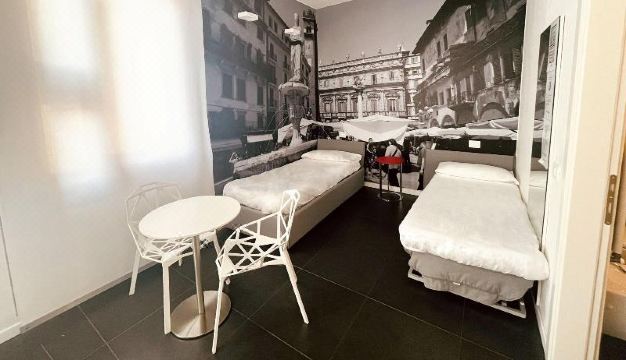 2. 디모라스 하우스..