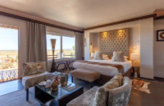 Inverdoorn Game Reserve Lodge