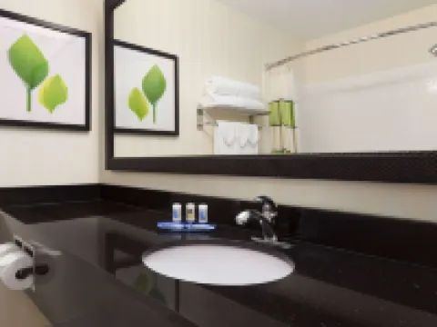 AmericInn by Wyndham Topeka トピーカのホテル