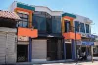 Lolas Hotel a 