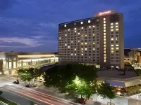 Richmond Marriott Hotel berhampiran Daerah Fan