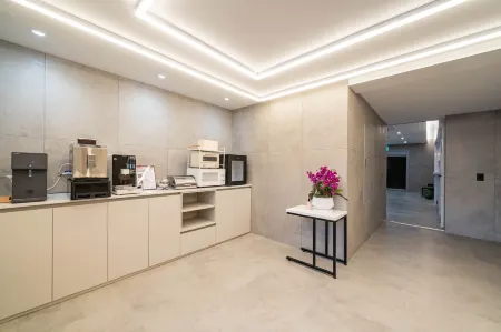 Busan Myeongji Hotel Jade Отели рядом с достопримечательностью «Yishu Island Migratory Park»