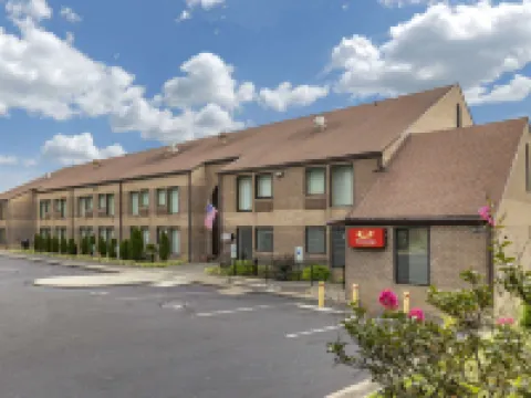 Econo Lodge & Suites Southern Pines Hotels in Moore County